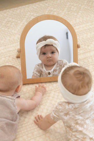 Do mirrors help our baby’s development?