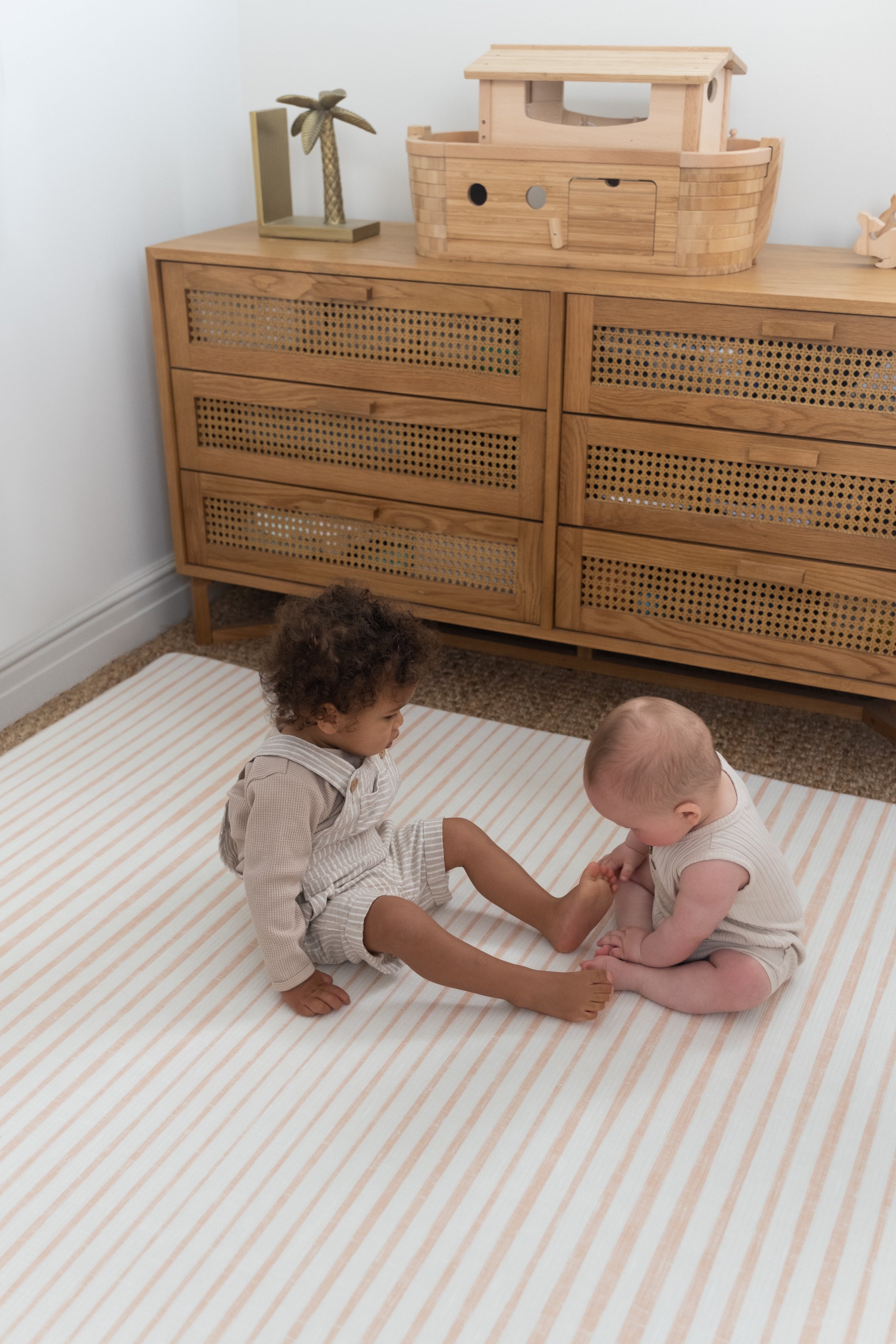 Textured Sunkissed Stripes Play Mat Design Mikró